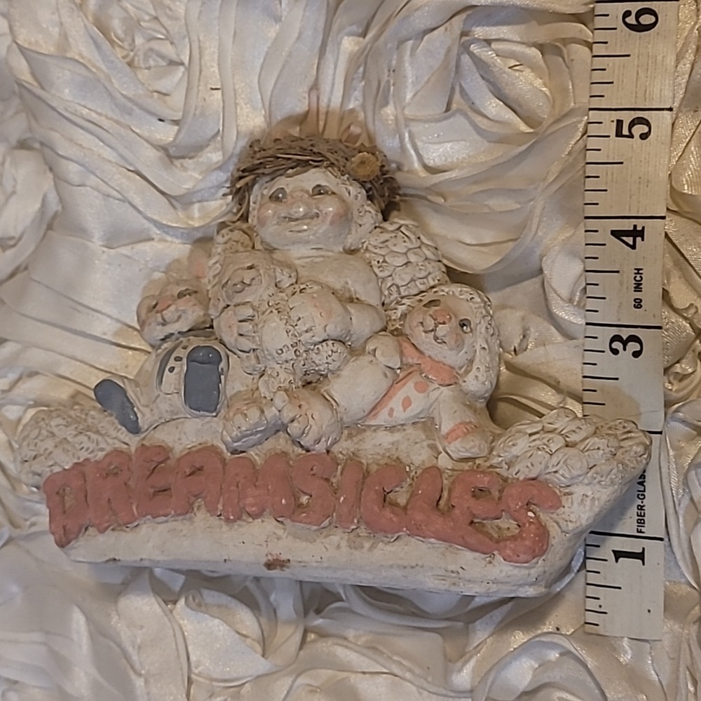 Dreamsicle Cherub/Angel With Bunnies Figurine Vintage Plaster. - Picture 9 of 9